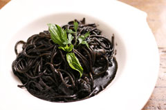 SPAGHETTI BLACK INK SAUCE WITH SEAFOOD AND ZUCCHINI